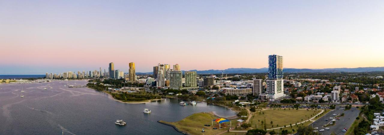 Sky Broadwater Apartments Southport 외부 사진